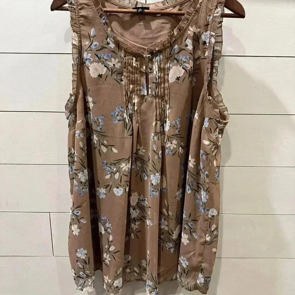 Torrid Floral Ruffle Blouse Beige Long Sleeve Smocked Size 2 Women's Lined